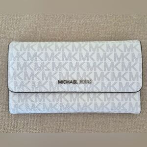 Michael Kors Women's Large White Jet Set Travel Trifold Wallet-Grey MK Logo